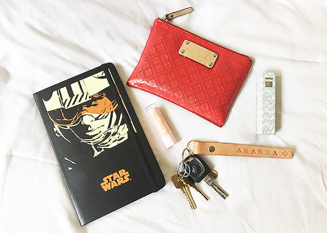 5 Fandom Friday: 5 Things In My Purse At All Times